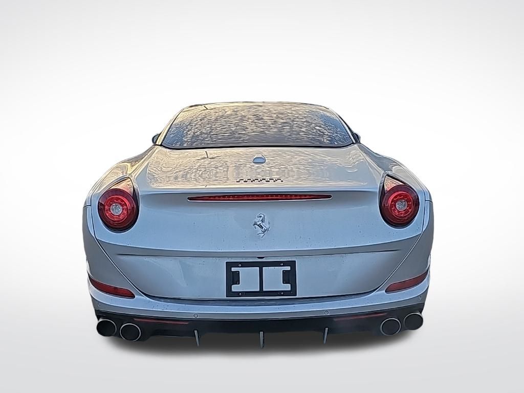 2016 Ferrari California T 13