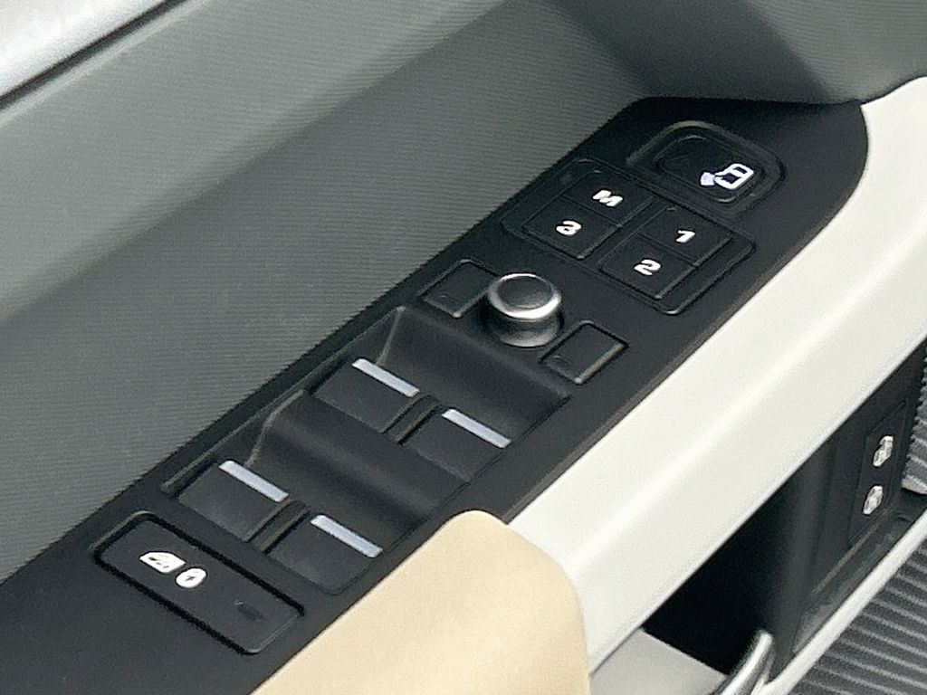 Thumbnail: 2020 Land Rover Defender - 22