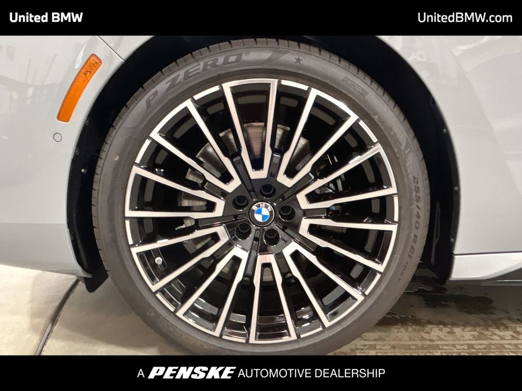 Thumbnail: 2026 BMW 7 Series - 10