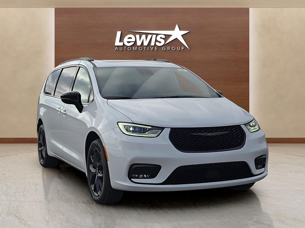 New 2026 Chrysler Pacifica For Sale in Farmington, AR