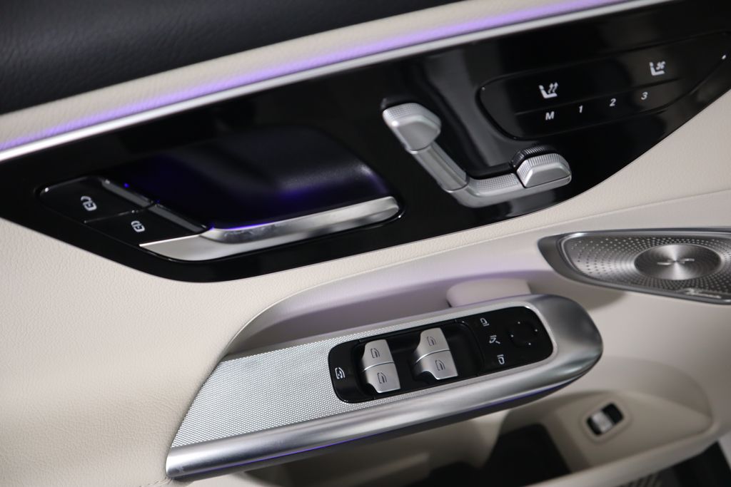 2025 Mercedes-Benz GLC 300 25