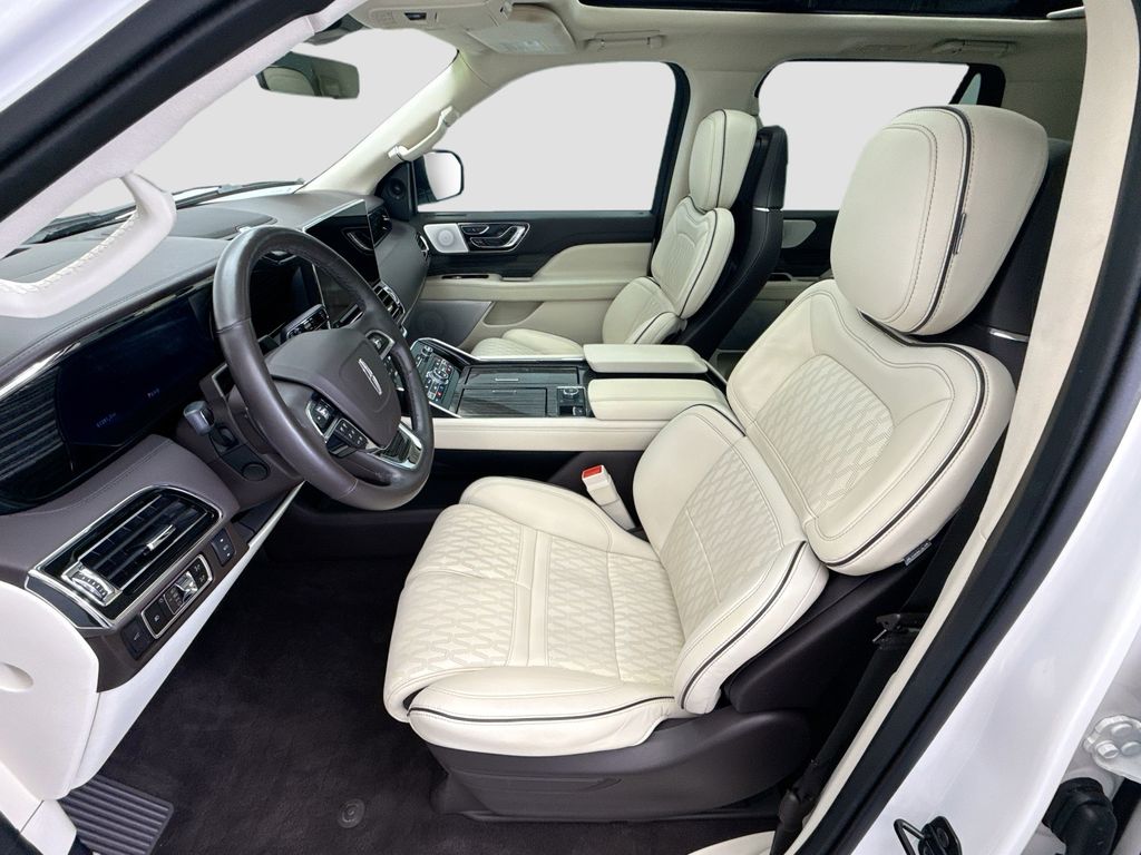 Thumbnail: 2023 Lincoln Navigator L - 5