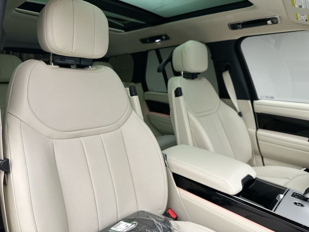 Thumbnail: 2026 Land Rover Range Rover - 6