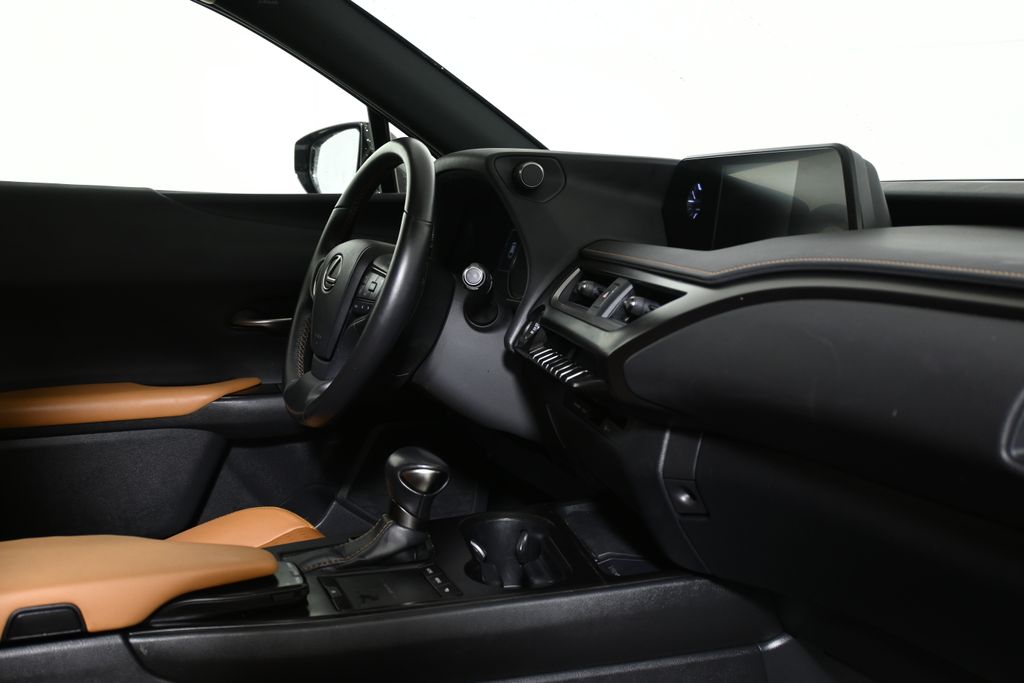 Thumbnail: 2021 Lexus UX - 32