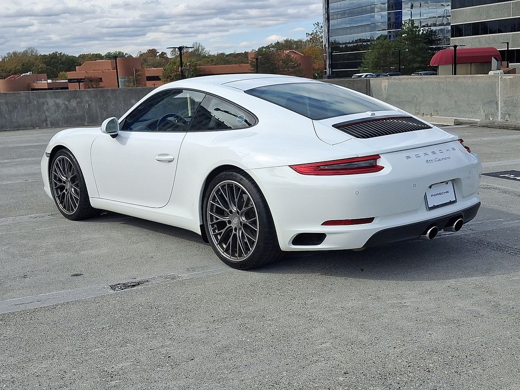 Thumbnail: 2017 Porsche 911 - 10