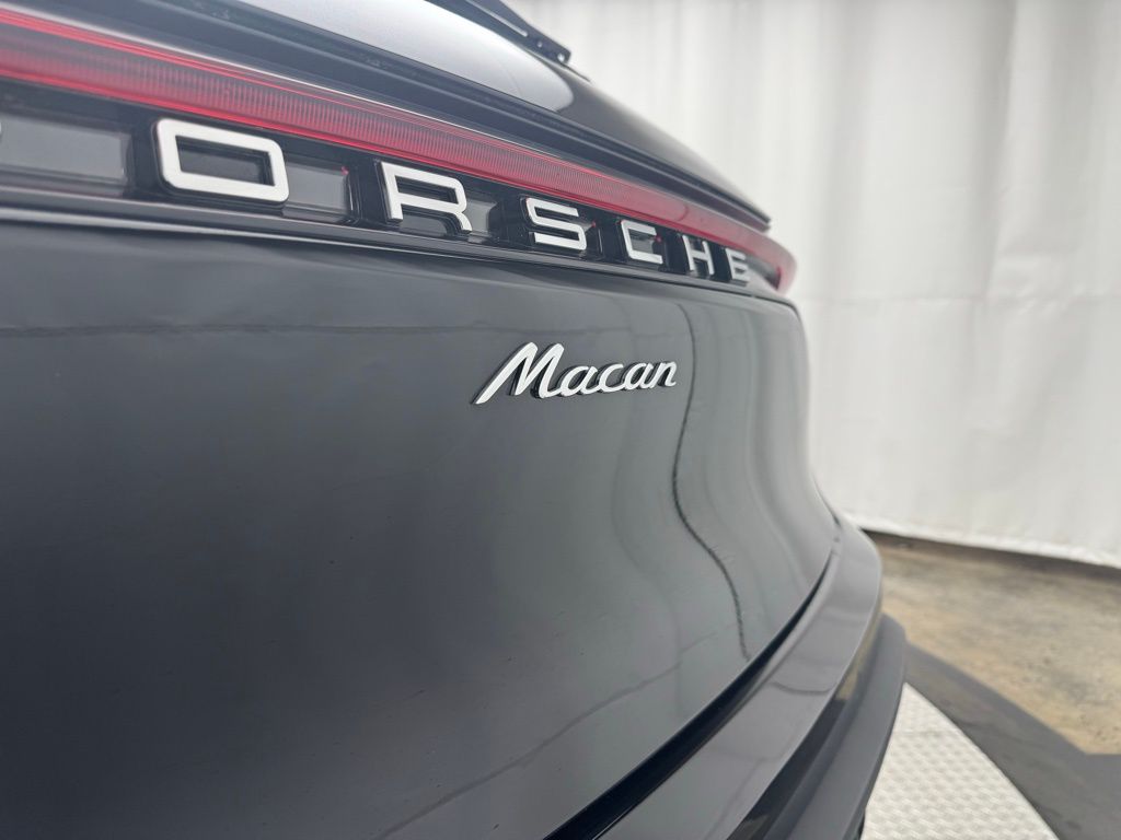 Thumbnail: 2025 Porsche Macan - 10