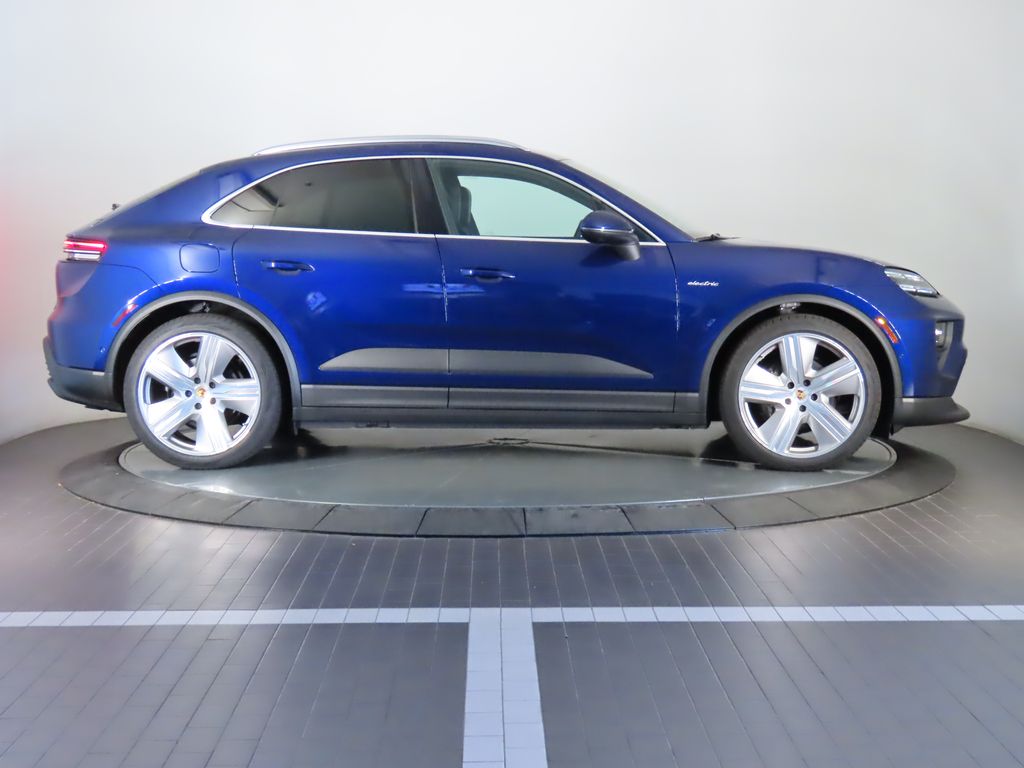 Thumbnail: 2024 Porsche Macan - 8