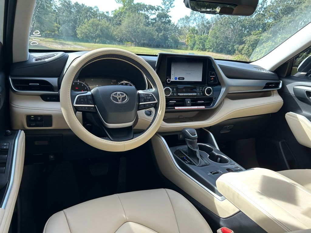 Thumbnail: 2025 Toyota Highlander - 12