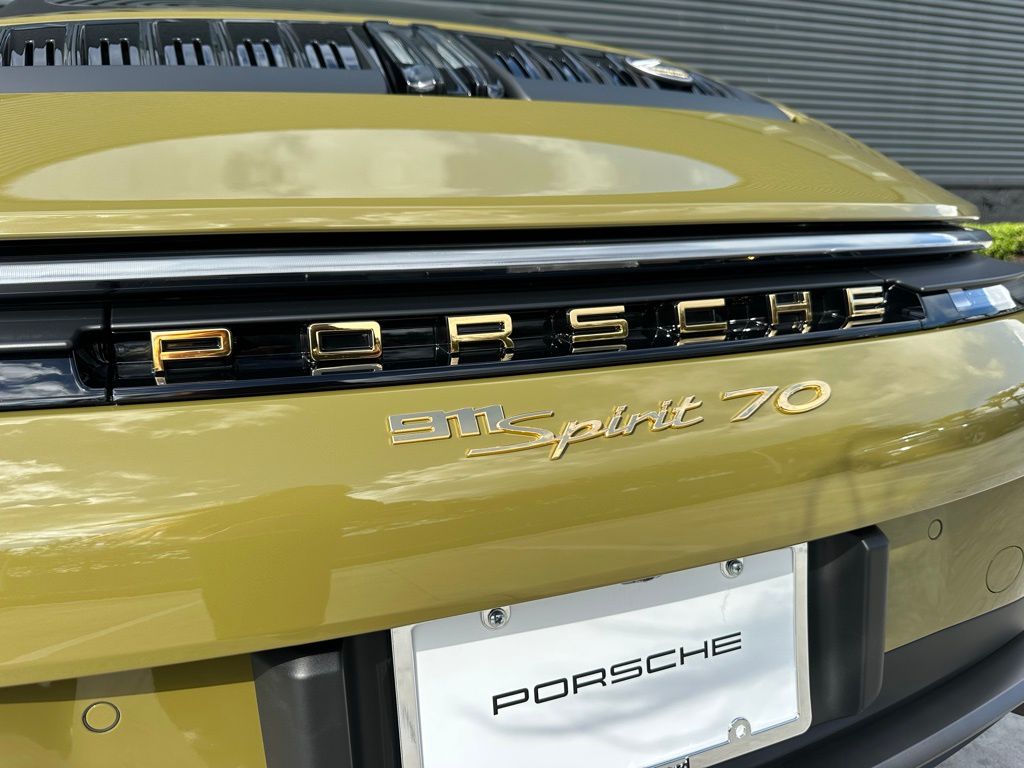 Thumbnail: 2026 Porsche 911 - 14