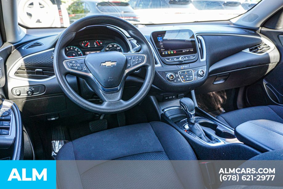 Used 2024 Gray Chevrolet LT image 27