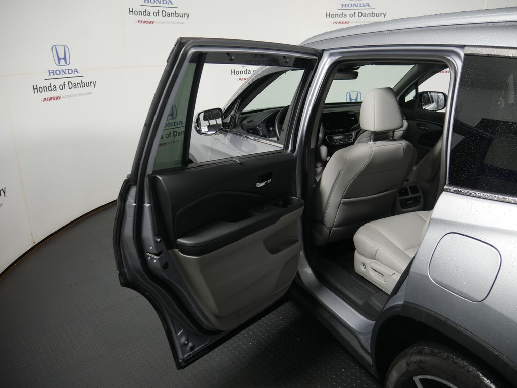 Thumbnail: 2019 Honda Pilot - 9