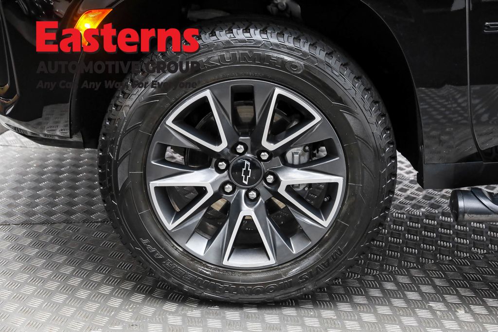 Used 2023 Black Chevrolet Z71 image 35