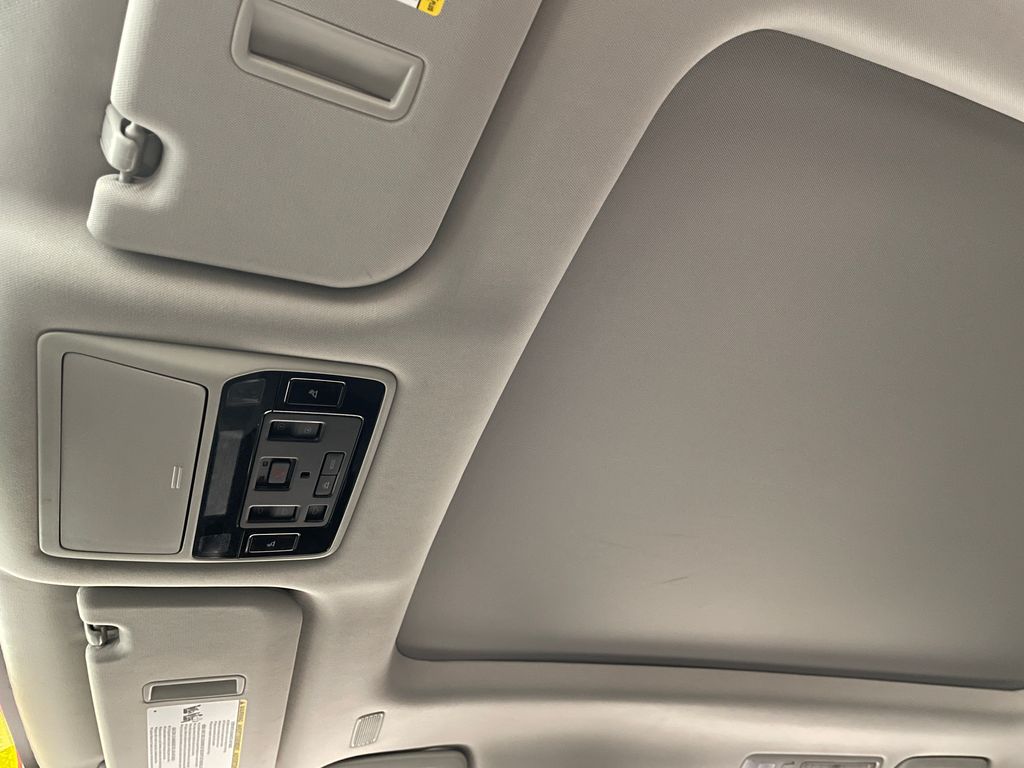 2024 Toyota Grand Highlander Limited 31