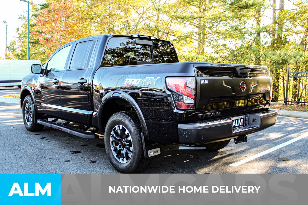 2023 Nissan Titan PRO-4X photo 4