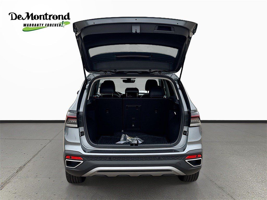 2025 Volkswagen Taos 1.5T SE Gray at Shottenkirk Kia Fort Bend