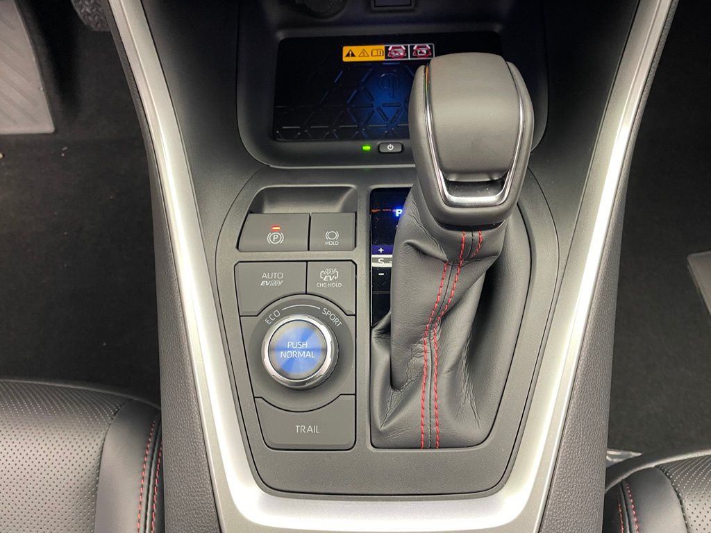 2025 Toyota RAV4 XSE 29