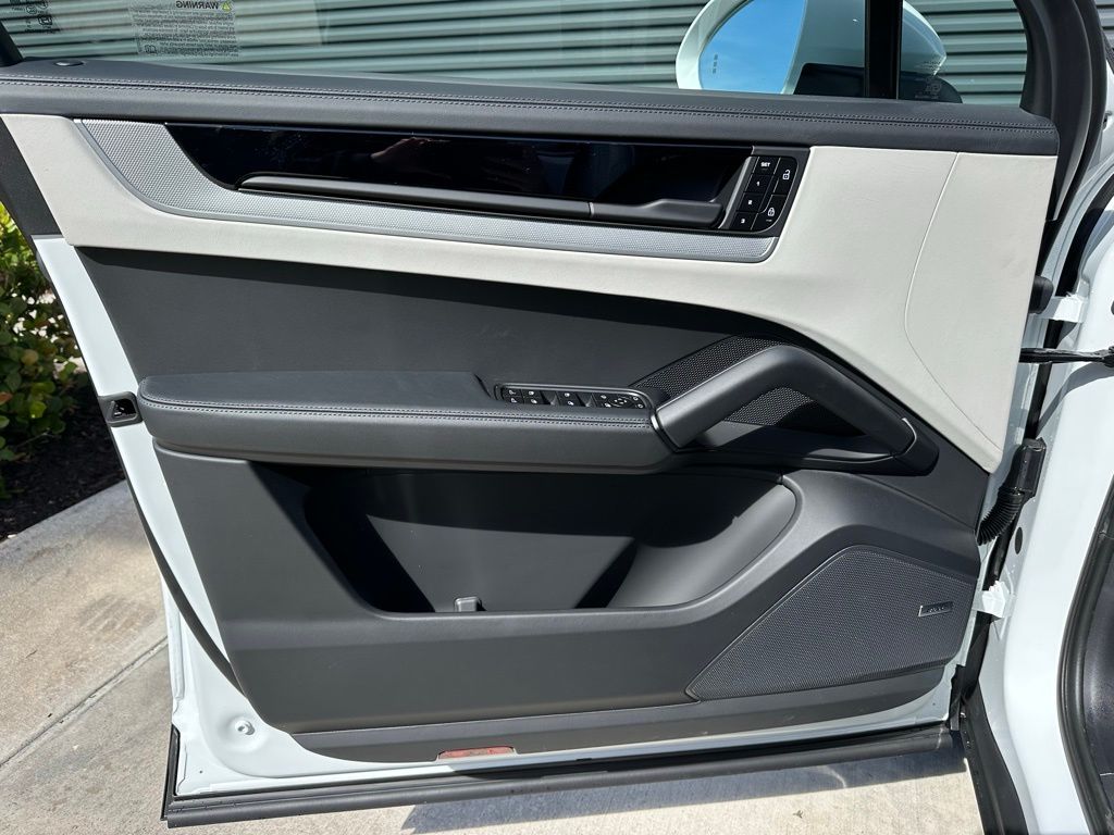 Thumbnail: 2026 Porsche Cayenne - 19