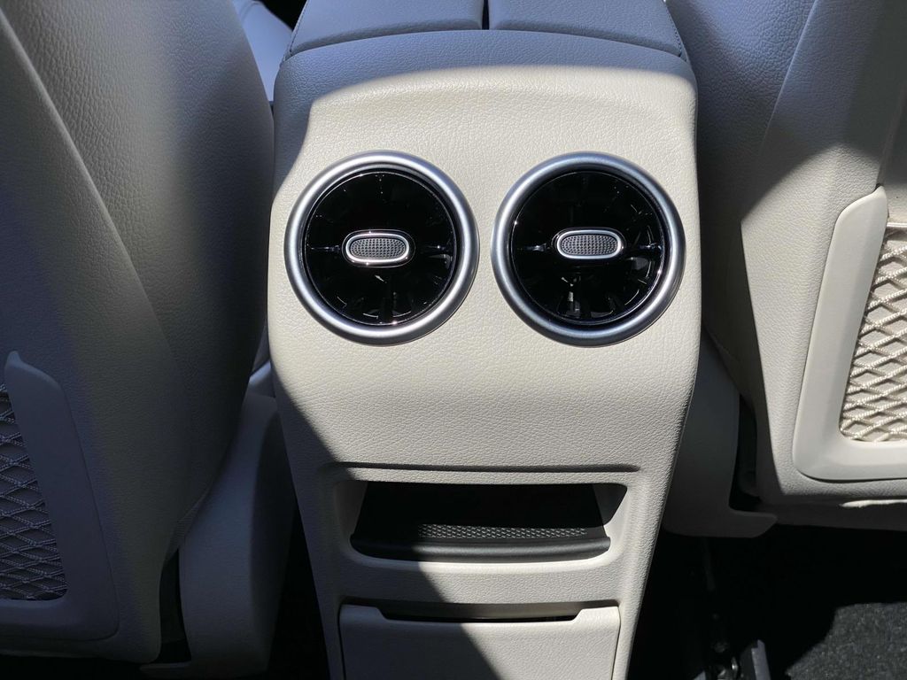 Thumbnail: 2025 Mercedes-Benz GLA - 21