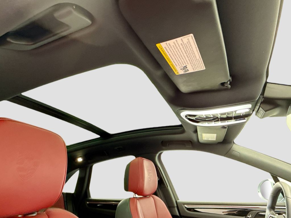 Thumbnail: 2025 Porsche Macan - 21