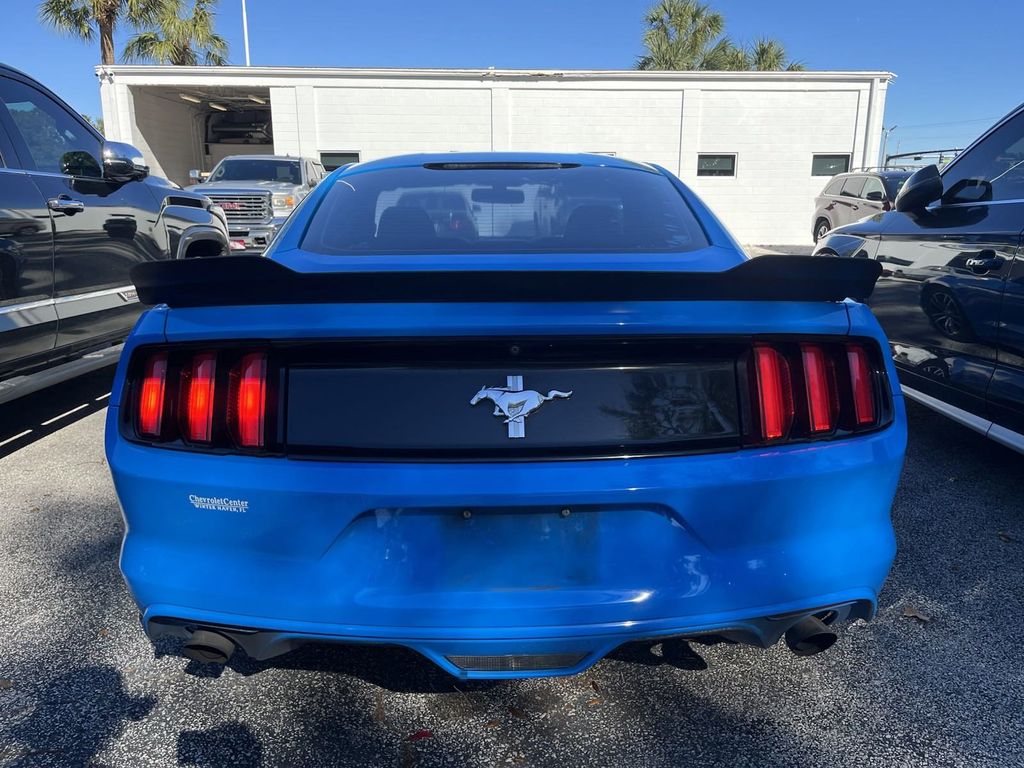 2017 Ford Mustang V6 4