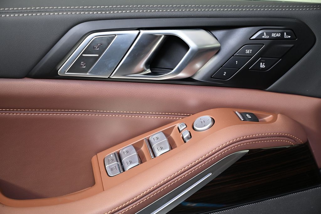 Thumbnail: 2026 BMW X7 - 22