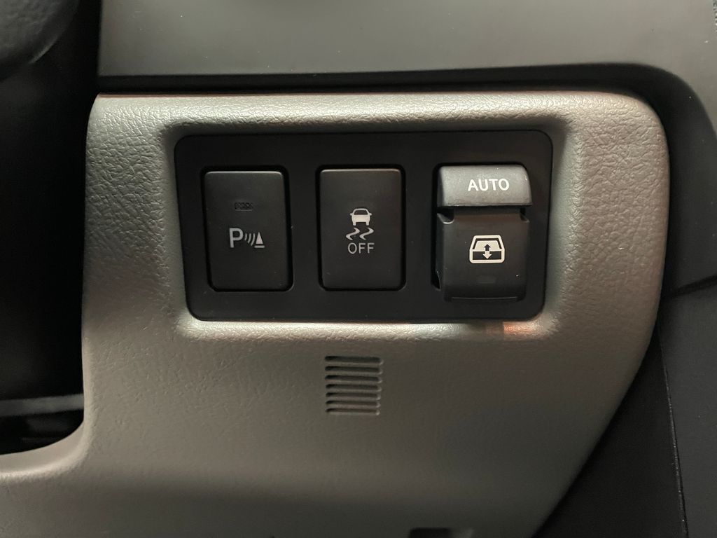 Thumbnail: 2018 Toyota Sequoia - 25