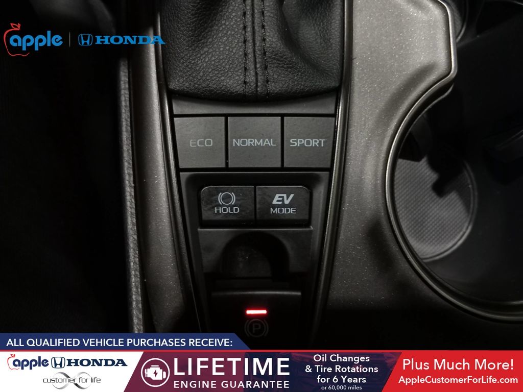 2022 Toyota Camry SE Hybrid