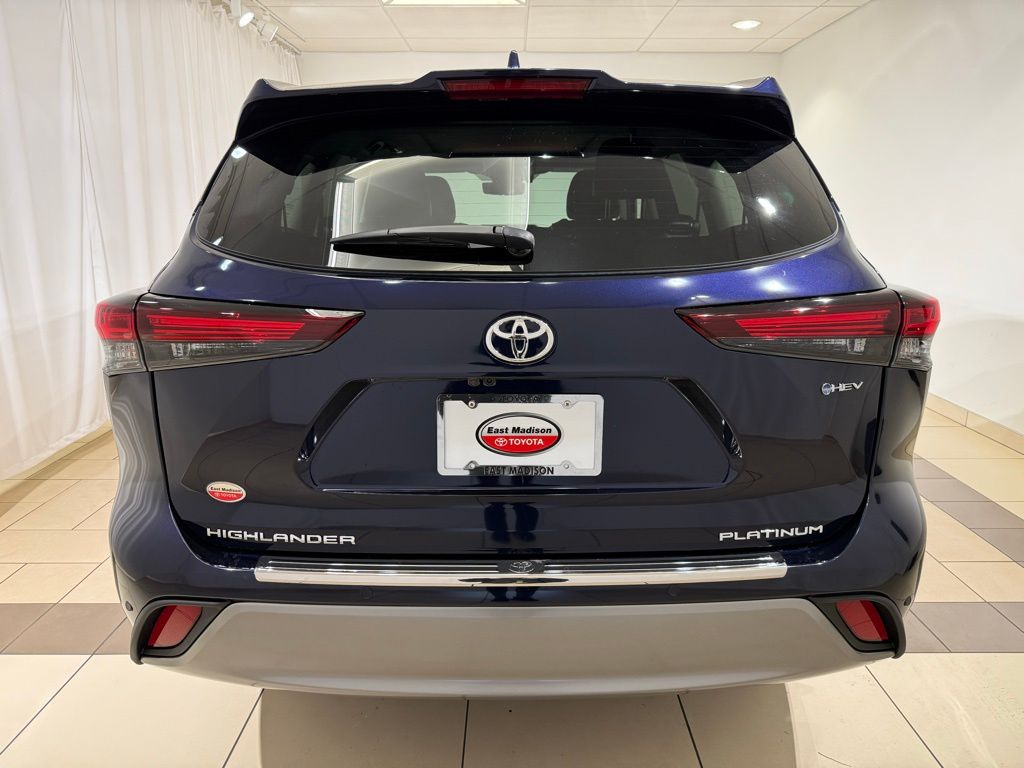 Thumbnail: 2025 Toyota Highlander - 4