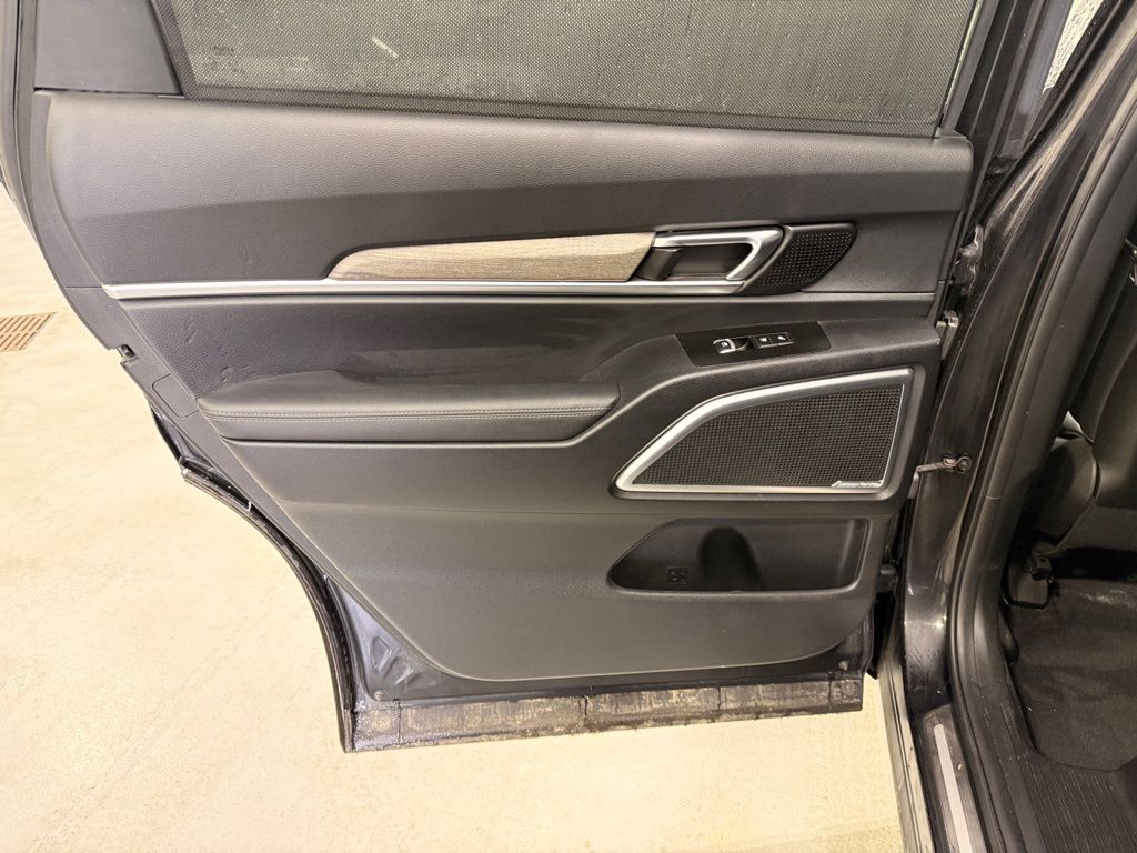 Thumbnail: 2022 Kia Telluride - 20