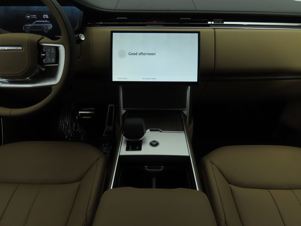 2025 Land Rover Range Rover SE 13