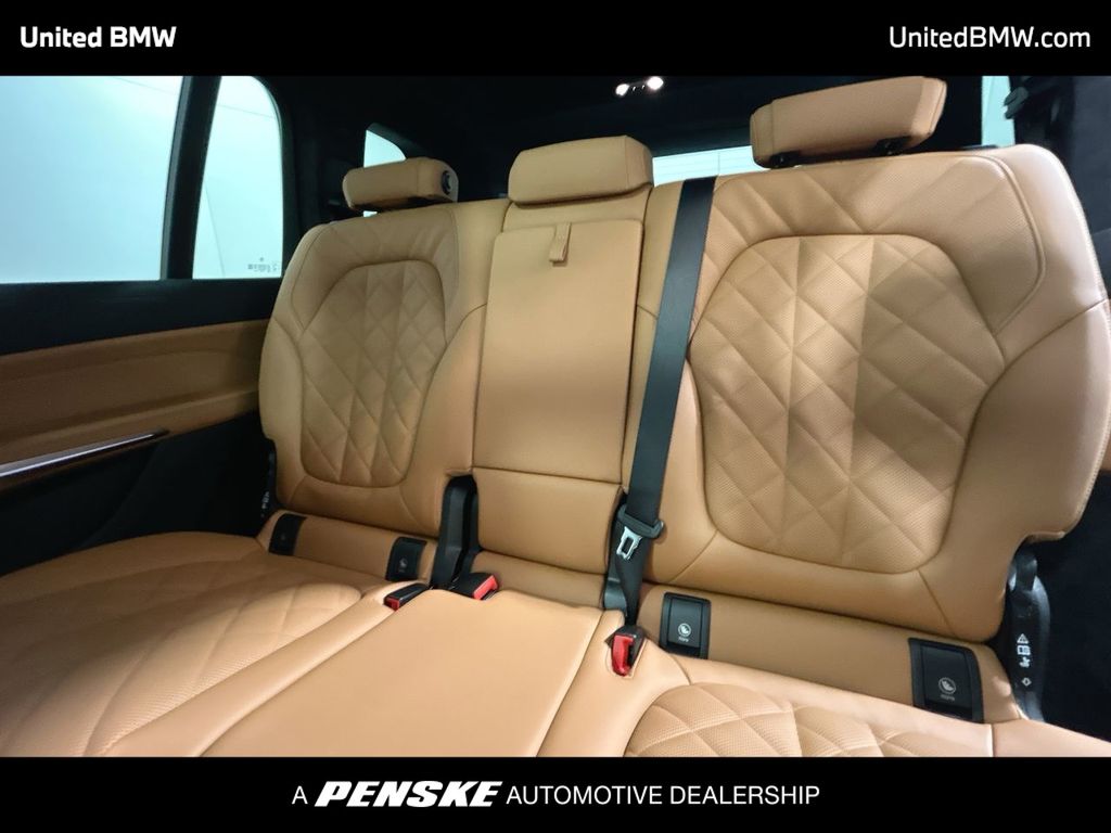 Thumbnail: 2026 BMW X7 - 21