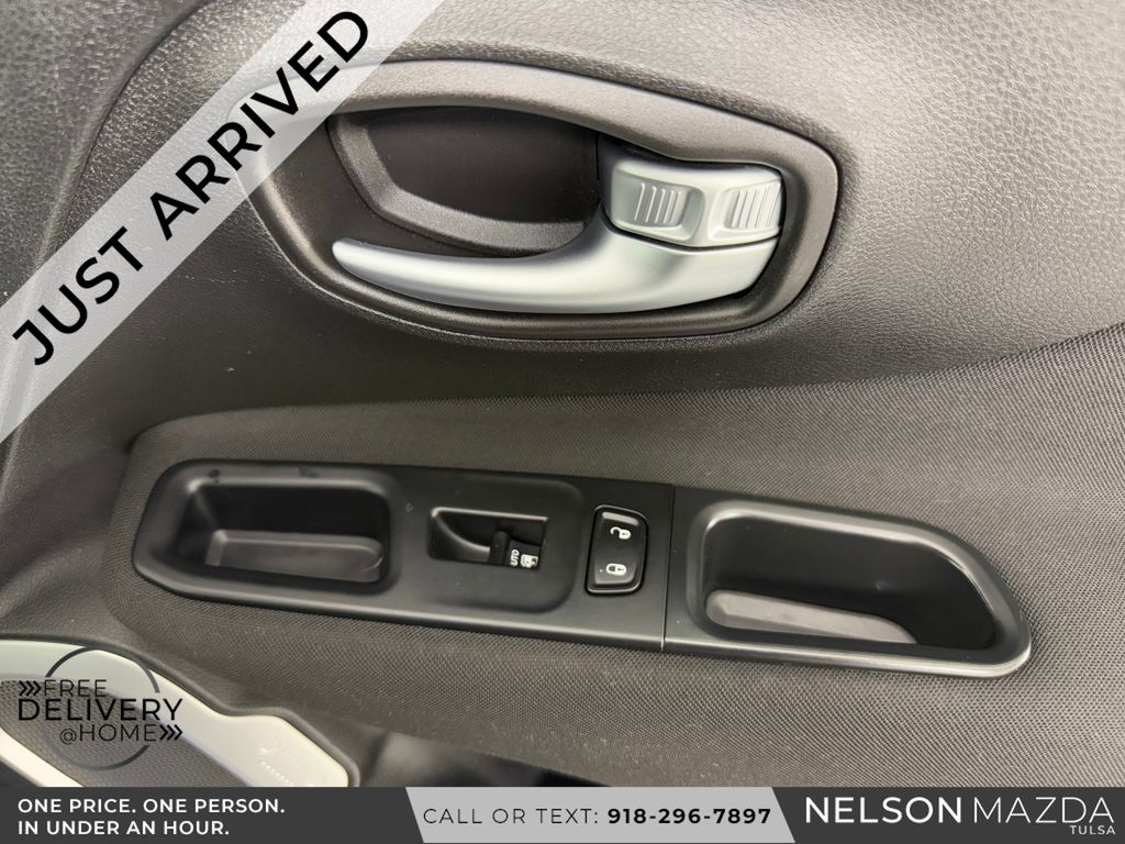 Used 2019 Blue Jeep Latitude image 45