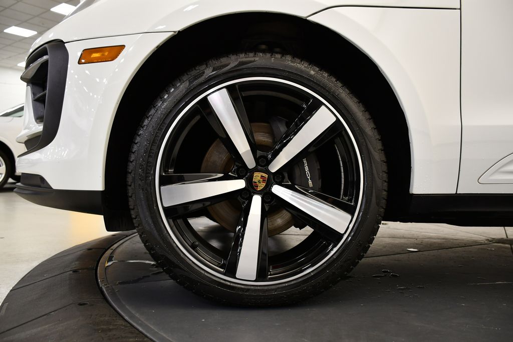 Thumbnail: 2022 Porsche Macan - 16