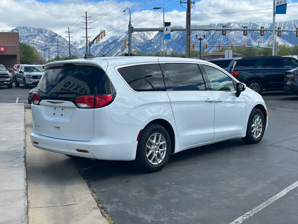 View vehicle photo 4