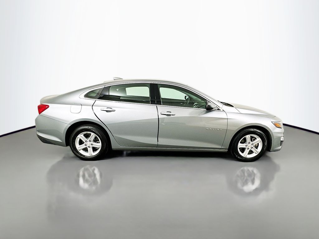 Thumbnail: 2024 Chevrolet Malibu - 4