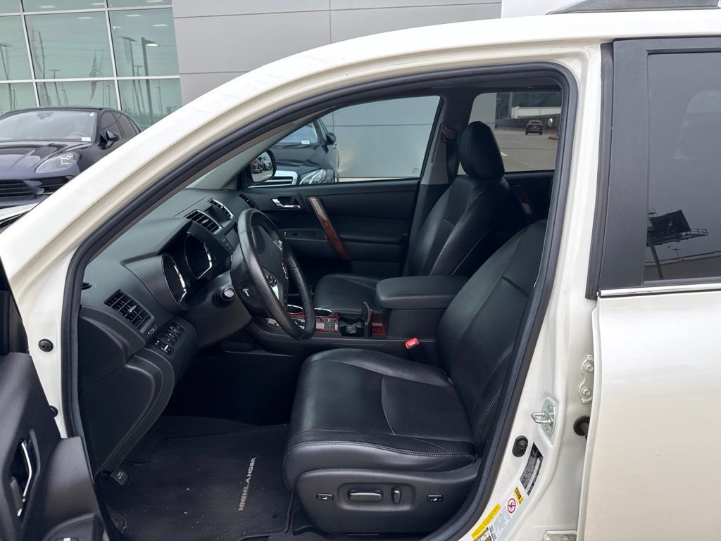 2012 Toyota Highlander Limited White at Emmons Autoplex