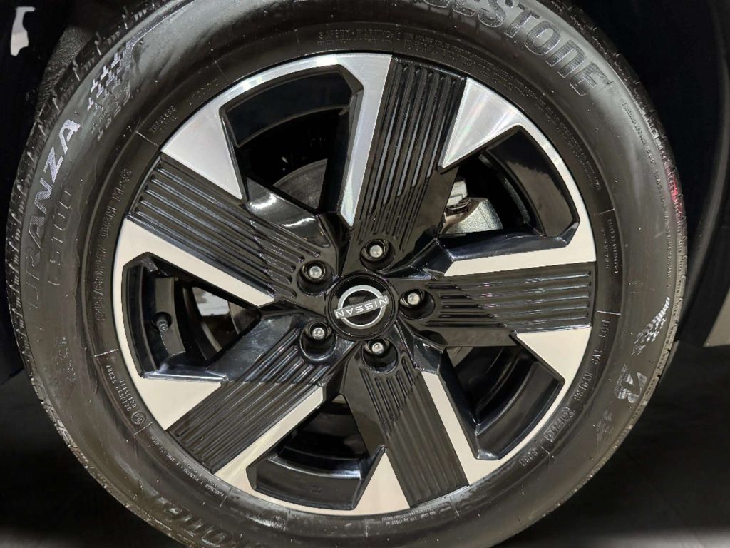 Certified Used 2025 Gun Metallic Nissan SR image 20