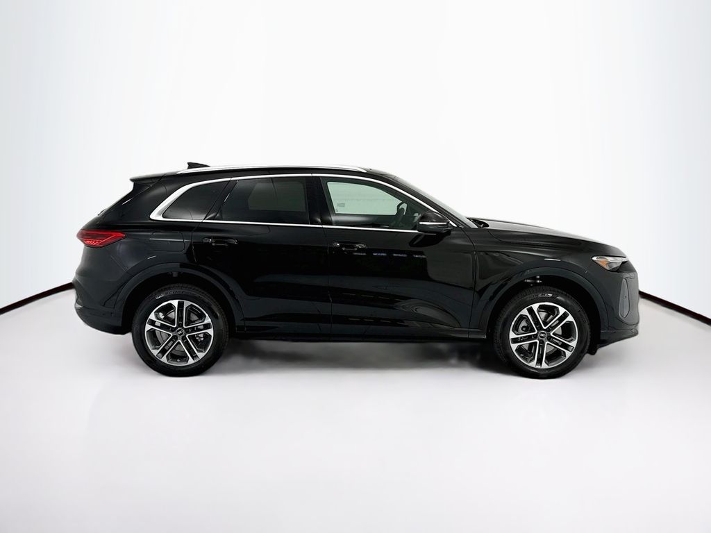 Thumbnail: 2026 Audi Q5 - 4