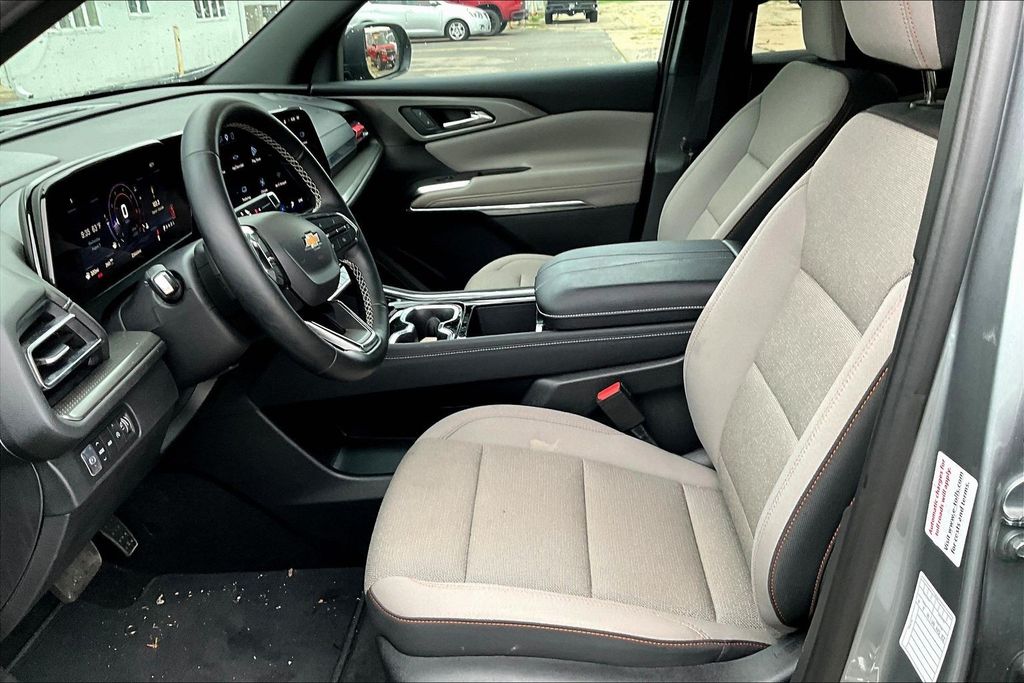 Used 2026 Chevrolet Traverse SUV