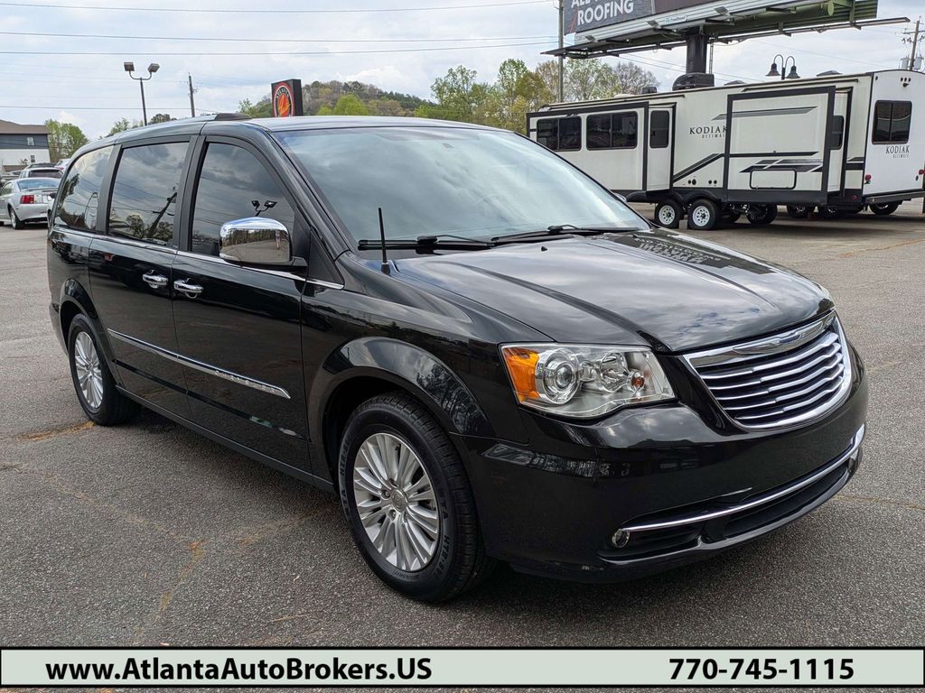 Brilliant Black Crystal Pearlcoat 2013 Chrysler Town & Country Limited FWD Minivan Front-Wheel Drive 6-Speed Automatic