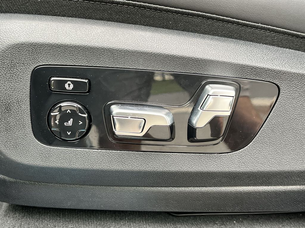 Thumbnail: 2026 BMW X5 - 12