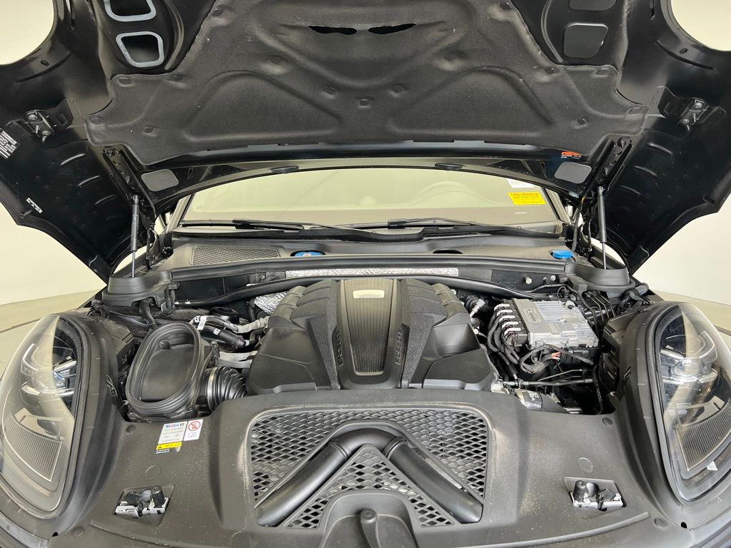 Thumbnail: 2023 Porsche Macan - 26
