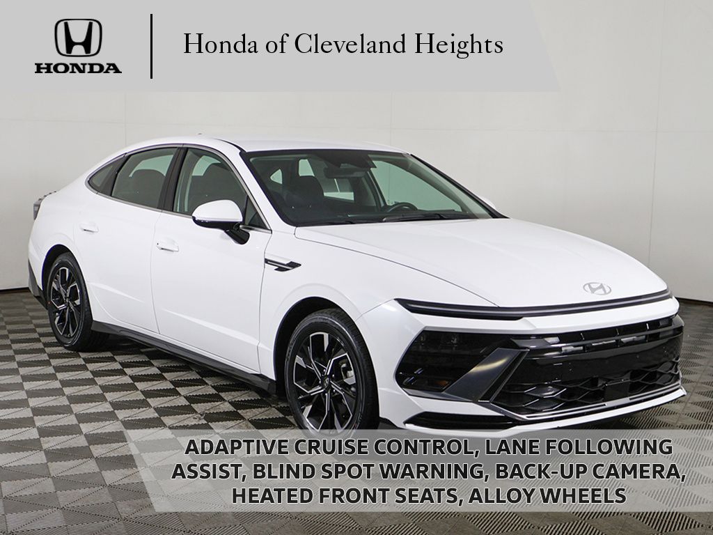 Serenity White 2025 Hyundai Sonata Sedan Front-Wheel Drive 8-Speed Automatic