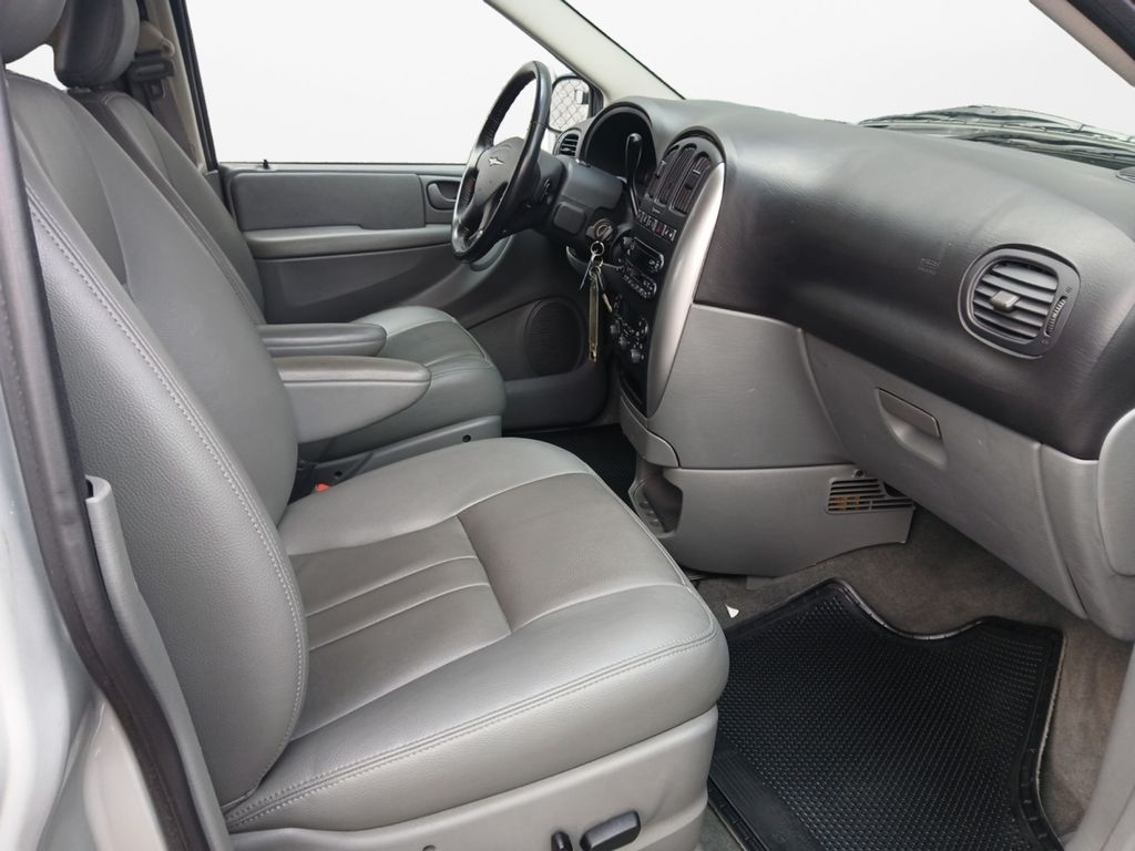Used Car 2005 Chrysler Town & Country  Touring For Sale Under $10,000 In Austin, Texas