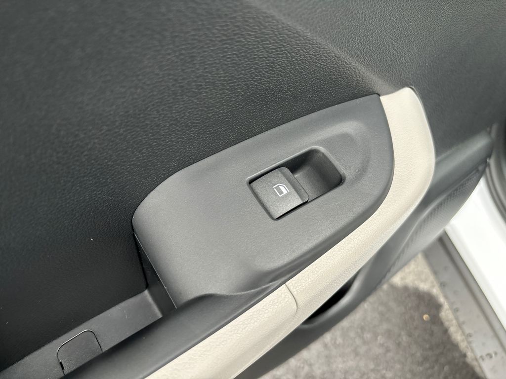 2025 Hyundai Venue SEL - 10