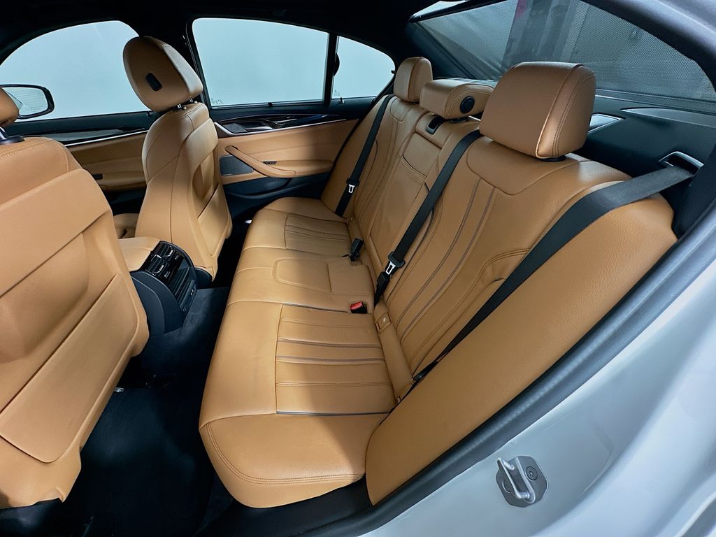 Thumbnail: 2021 BMW 5 Series - 25