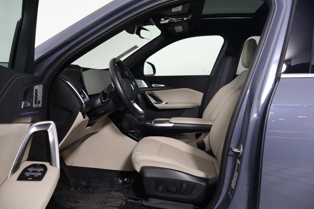 Thumbnail: 2025 BMW X1 - 10