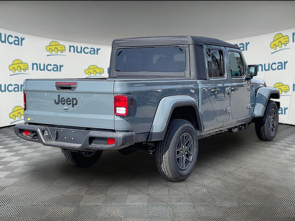 2026 Jeep Gladiator — photo 7