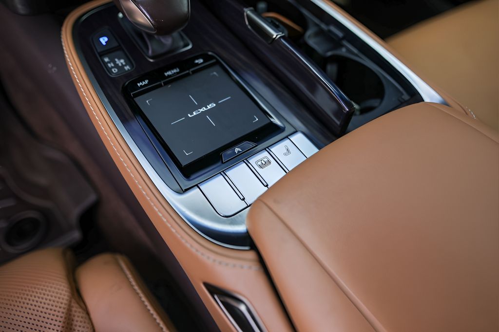 Used 2018 Silver Lexus 500 Base image 19