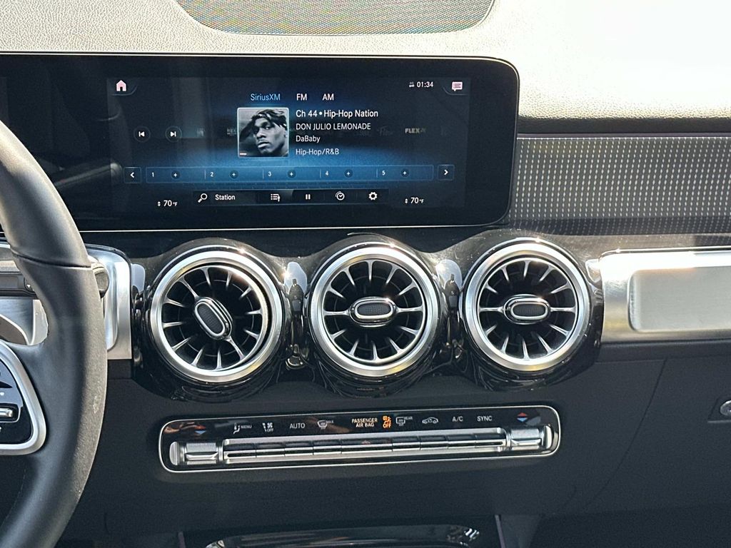 Thumbnail: 2022 Mercedes-Benz GLB - 32